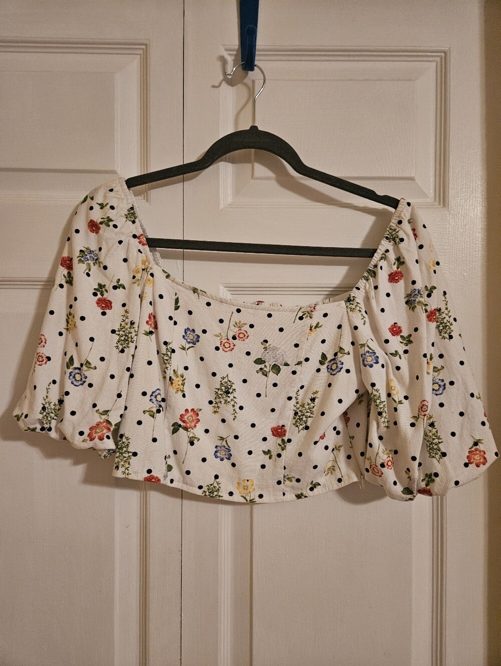 White Floral Off-Shoulder Puff Sleeve Crop Top